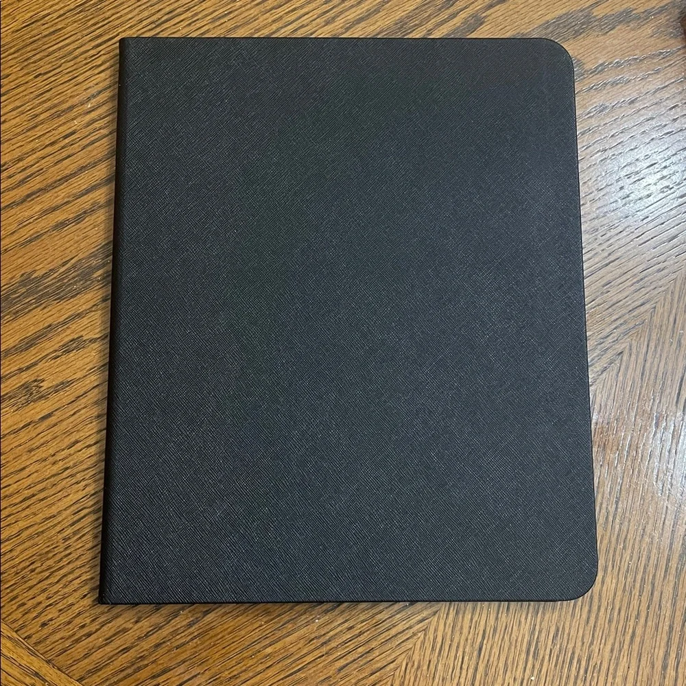 NEW IPad Pro 13 in Accessories Lot